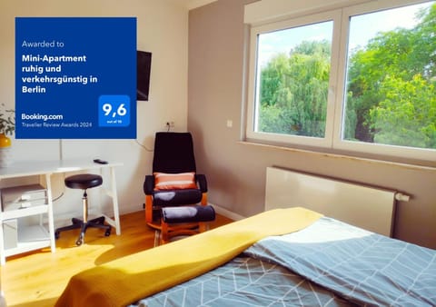 Seating area, Bedroom