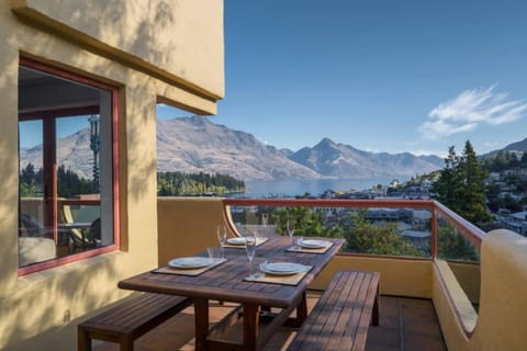 Patio, Balcony/Terrace, Seating area, Dining area, Lake view, Mountain view