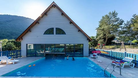 Swimming pool, Swimming pool