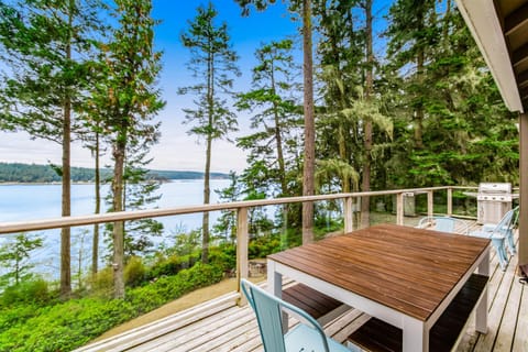 Snug Harbor Hideout House in Lopez Island