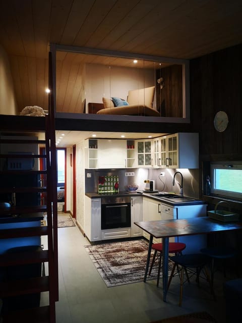 Seating area, kitchen