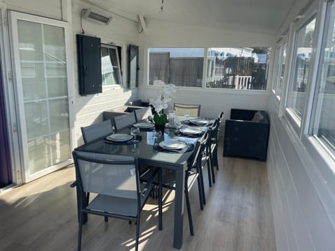 Mobil home avec piscine sur la côte de granit rose House in Trégastel