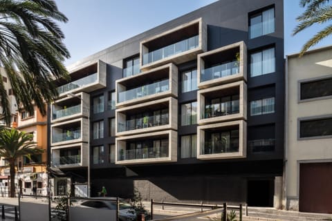 Property building, Facade/entrance, Lobby or reception, Location