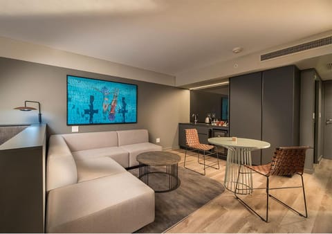 TV and multimedia, Seating area, Dining area, minibar