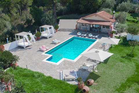 Area and facilities, Swimming pool