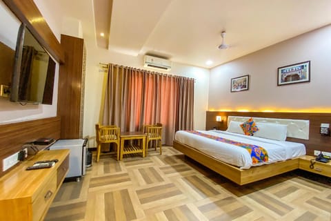 Coffee/tea facilities, View (from property/room), Seating area, Evening entertainment, Bedroom