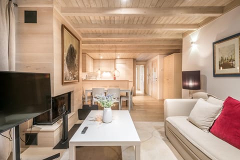 Communal lounge/ TV room, Living room
