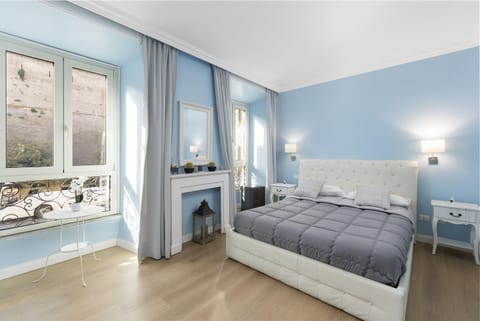 Bed, Photo of the whole room, Bedroom, City view