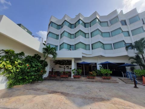 Property building, Facade/entrance, Day