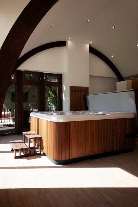 Hot Tub, Sauna