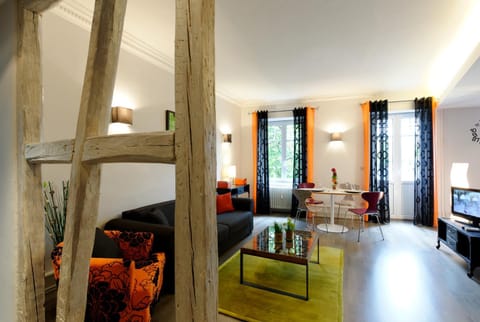 Living room, Dining area