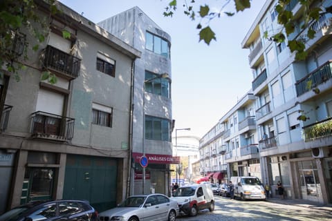 Facade/entrance, Neighbourhood