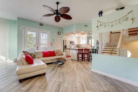 Colorful Townhome, Steps to Clearwater Beach! House in Clearwater Beach