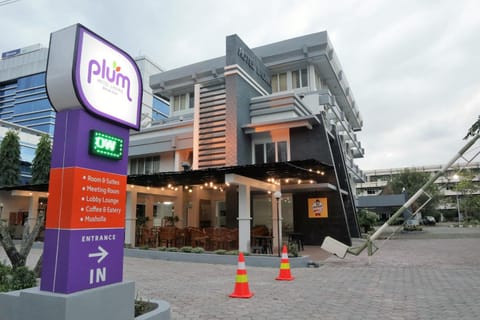 Property building, Facade/entrance, Property logo or sign