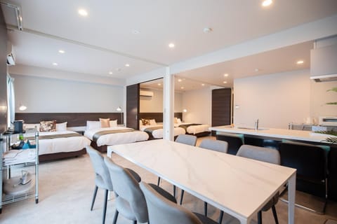 Bed, Kitchen or kitchenette, Living room, Seating area, Dining area, Bedroom, air conditioner
