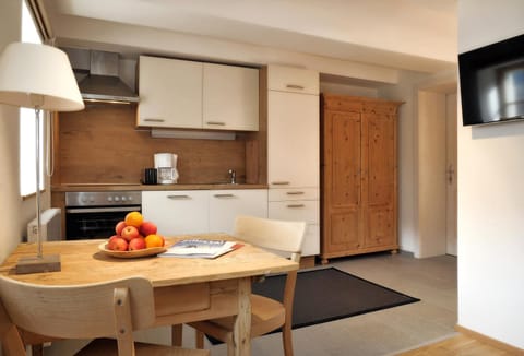 Kitchen or kitchenette, Seating area, Dining area