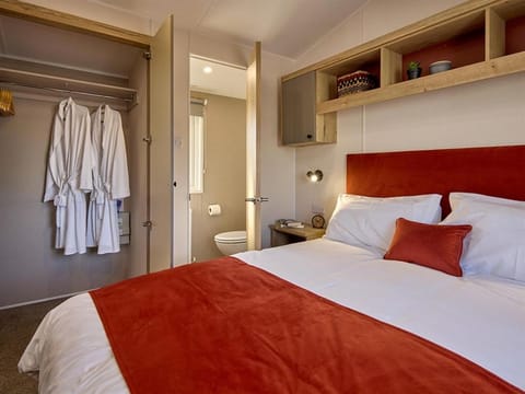 Bed, Photo of the whole room, Bedroom, towels, wardrobe