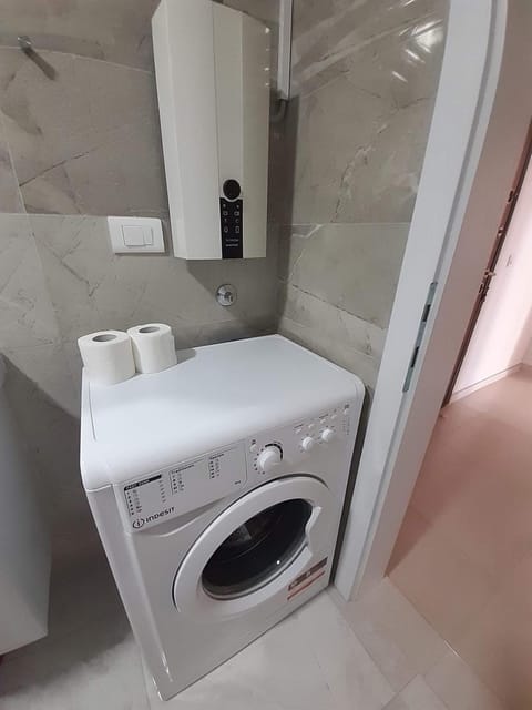 Bathroom, washing machine