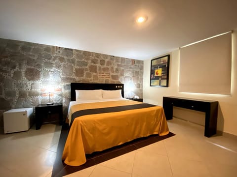 Bed, Photo of the whole room, Bedroom, Quiet street view
