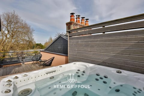 The Cosmopolitan Architect Design Home with Rooftop Jacuzzi 8 Guests House in Honfleur