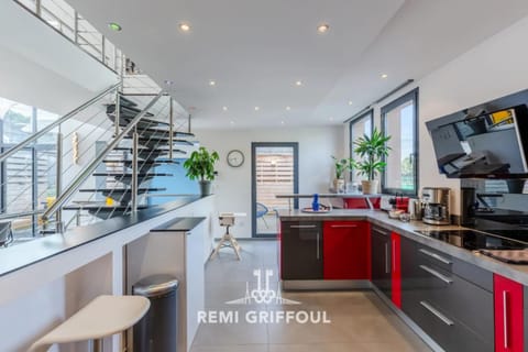 The Cosmopolitan Architect Design Home with Rooftop Jacuzzi 8 Guests House in Honfleur