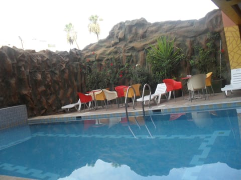 Swimming pool, Swimming pool