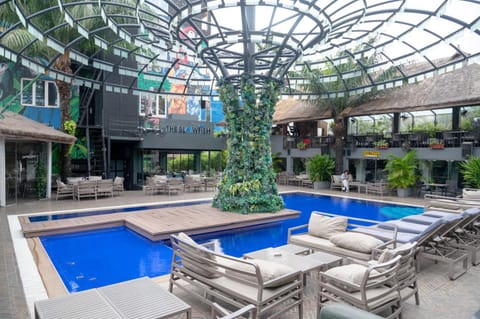 Communal lounge/ TV room, Day, Dining area, Evening entertainment, Pool view, Area and facilities, Shopping Area, Swimming pool, sunbed