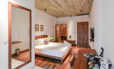 Bed, TV and multimedia, Living room, Photo of the whole room, Seating area, Bedroom, towels, wardrobe, air conditioner
