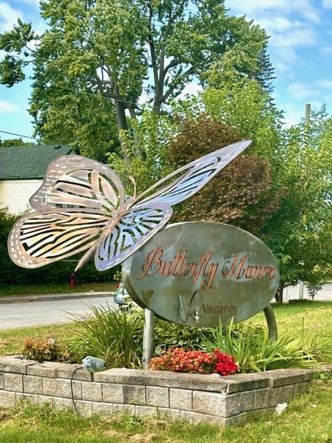 Butterfly Manor Bed and Breakfast in Niagara Falls
