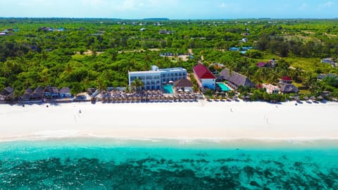 Property building, Bird's eye view, Beach