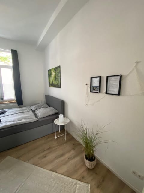 Bed, TV and multimedia, Bedroom