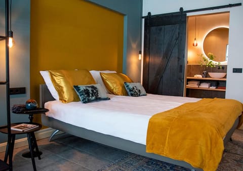 Bed, Bedroom