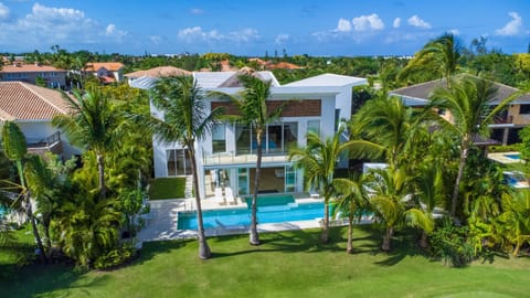 Property building, Natural landscape, Garden, Garden view, Pool view, Swimming pool