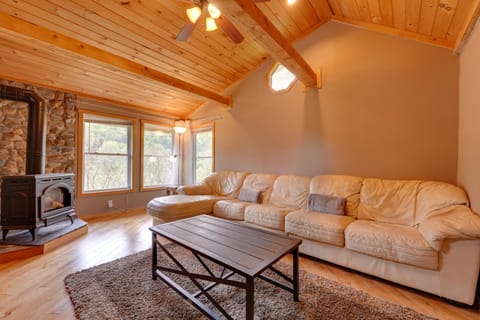 Killington Area Escape with Deck, Views and Hot Tub! House in Stockbridge