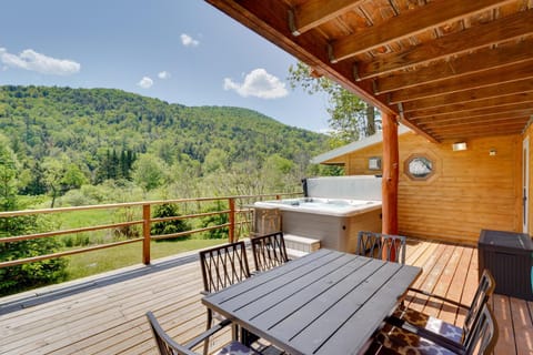 Killington Area Escape with Deck, Views and Hot Tub! House in Stockbridge