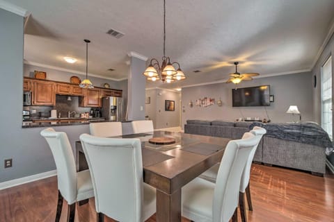 Cozy Family Retreat - 10 Mi to Lake and Trails! House in Huntsville