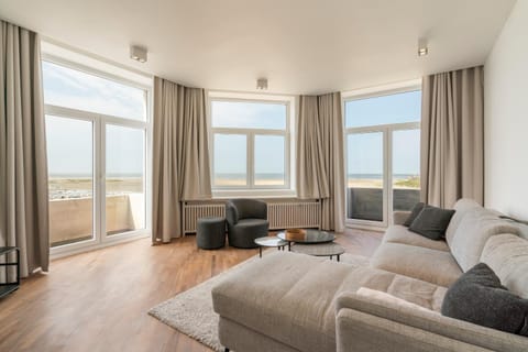 Living room, Sea view