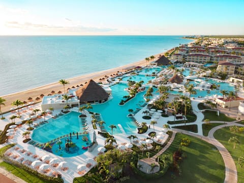 Property building, Day, Natural landscape, Beach, Pool view, Sea view, Swimming pool, sunbed