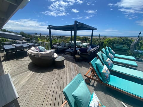 Lasalle holiday home (Sun, Beach, Views, Fun for everyone!) Villa in Plettenberg Bay