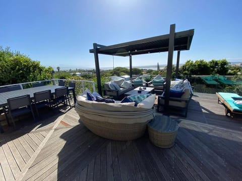 Lasalle holiday home (Sun, Beach, Views, Fun for everyone!) Villa in Plettenberg Bay