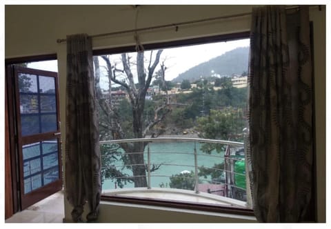 Balcony/Terrace, Mountain view