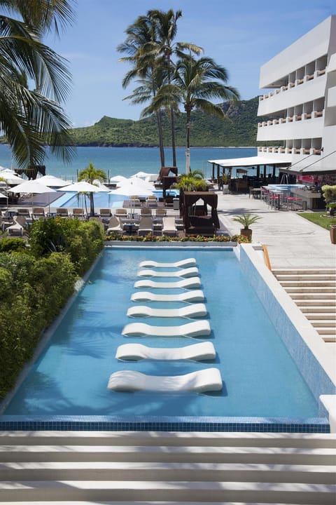 Garden, Swimming pool
