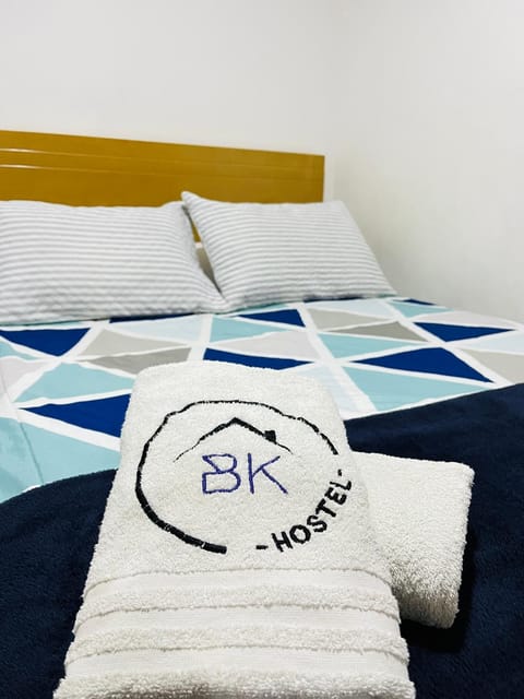 Bed, towels