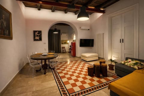Communal lounge/ TV room, Lounge or bar, Seating area, Dining area