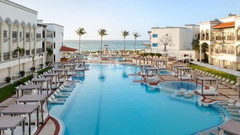 View (from property/room), Pool view, Sea view