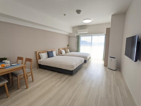 Bed, TV and multimedia, Bedroom