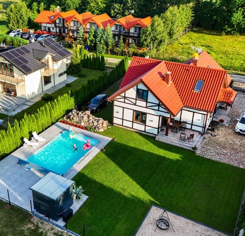 Property building, Natural landscape, Bird's eye view, Garden, Garden view, Pool view, Swimming pool, sunbed