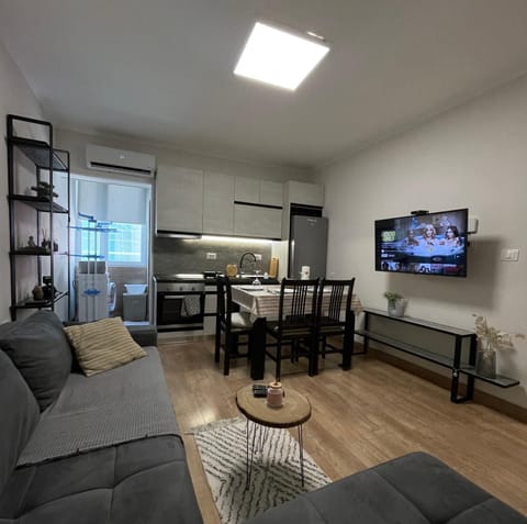 TV and multimedia, Kitchen or kitchenette, Living room, Seating area, Dining area, minibar, stove