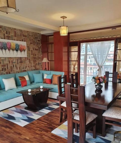 Lounge or bar, Seating area, Dining area