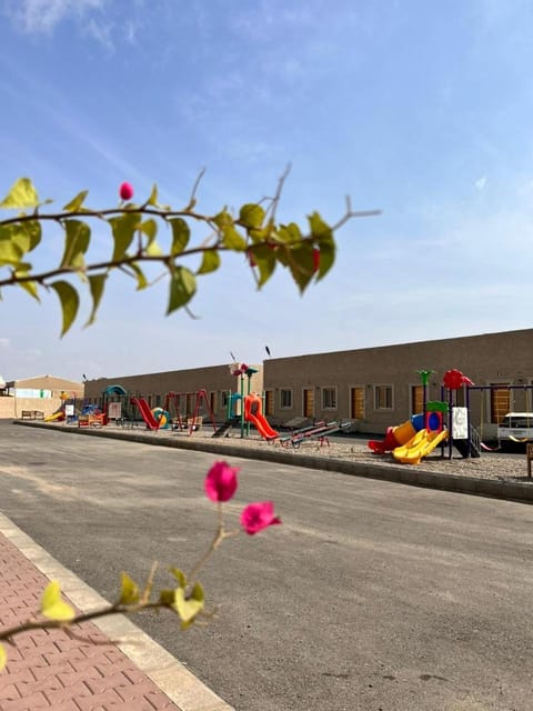 Neighbourhood, Garden, Parking